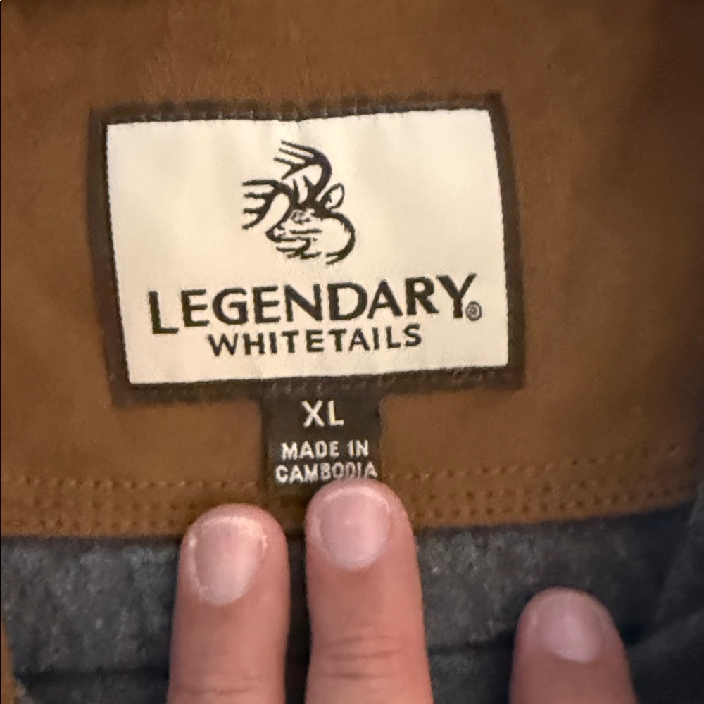 Legendary Whitetails Men’s Flannel - Picture 2 of 3